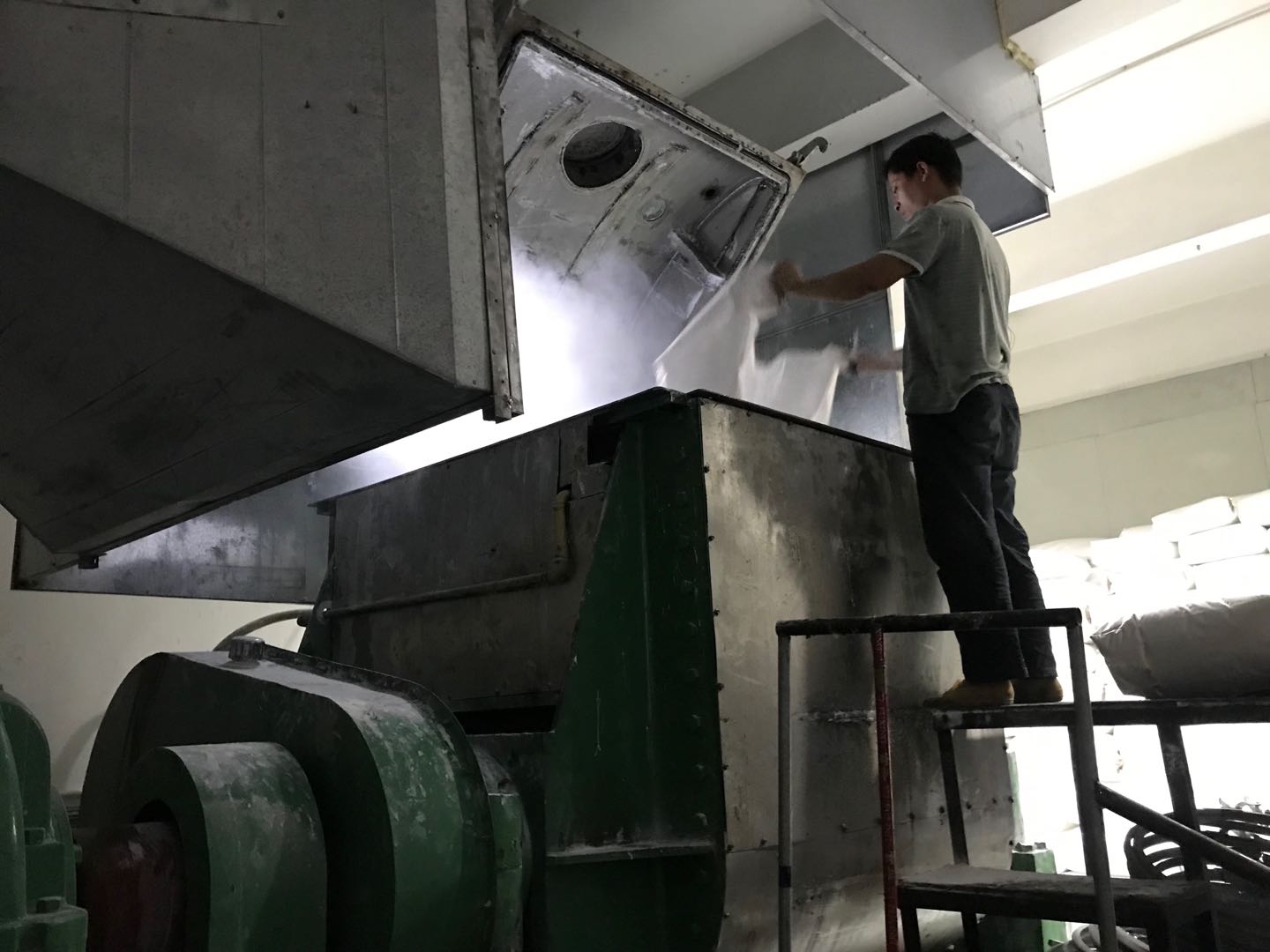 ISO認證，加深液態(tài)硅膠生產(chǎn)設備的認識