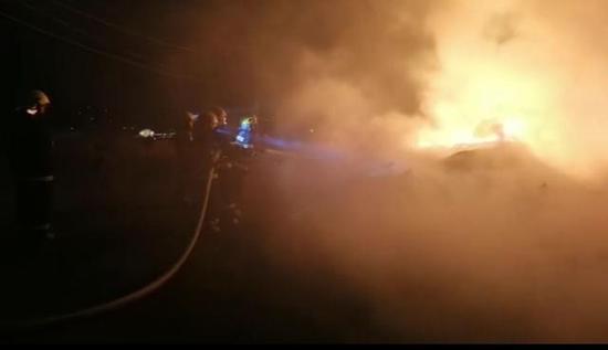 四川涼山大火再次發(fā)生，鑫淼硅膠廠(chǎng)與其心連心